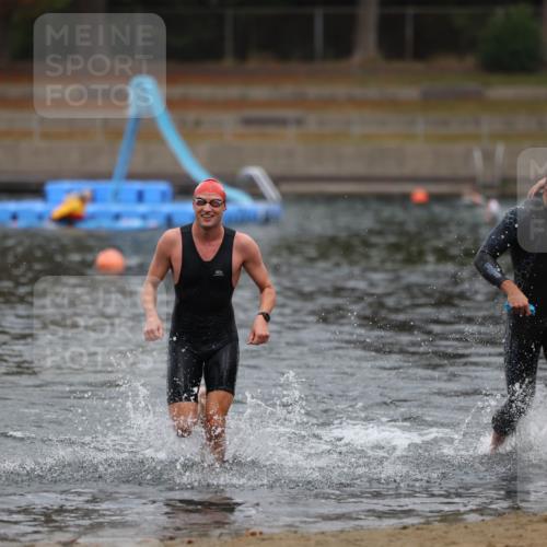 14.09.2025 - Stadtparktriathlon Michael Strokosch http://msf.ph/oto/8863441 14.09.2025 10:29:06 Schwimmen 735, 793 meine-sportfotos.de