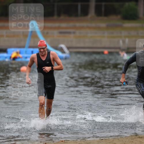 14.09.2025 - Stadtparktriathlon Michael Strokosch http://msf.ph/oto/8863442 14.09.2025 10:29:06 Schwimmen 735, 793 meine-sportfotos.de