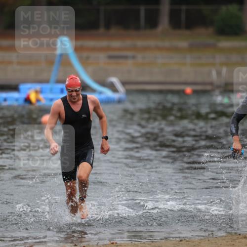 14.09.2025 - Stadtparktriathlon Michael Strokosch http://msf.ph/oto/8863444 14.09.2025 10:29:07 Schwimmen 735, 793 meine-sportfotos.de
