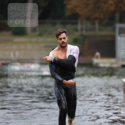 14.09.2025 - Stadtparktriathlon Michael Strokosch http://msf.ph/oto/8863454 14.09.2025 10:29:09 Schwimmen 735, 793 meine-sportfotos.de