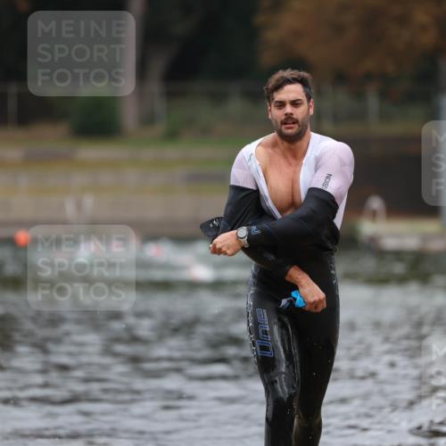 14.09.2025 - Stadtparktriathlon Michael Strokosch http://msf.ph/oto/8863458 14.09.2025 10:29:10 Schwimmen 735, 793 meine-sportfotos.de