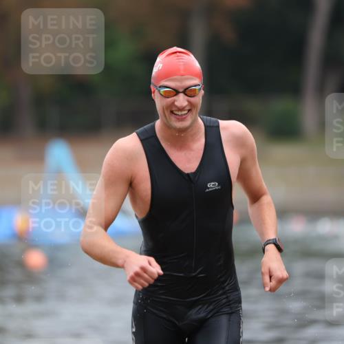 14.09.2025 - Stadtparktriathlon Michael Strokosch http://msf.ph/oto/8863461 14.09.2025 10:29:11 Schwimmen 735, 793 meine-sportfotos.de