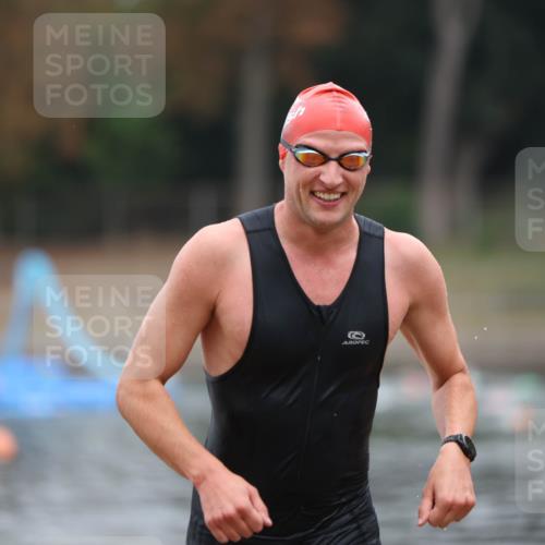 14.09.2025 - Stadtparktriathlon Michael Strokosch http://msf.ph/oto/8863462 14.09.2025 10:29:11 Schwimmen 735, 793 meine-sportfotos.de