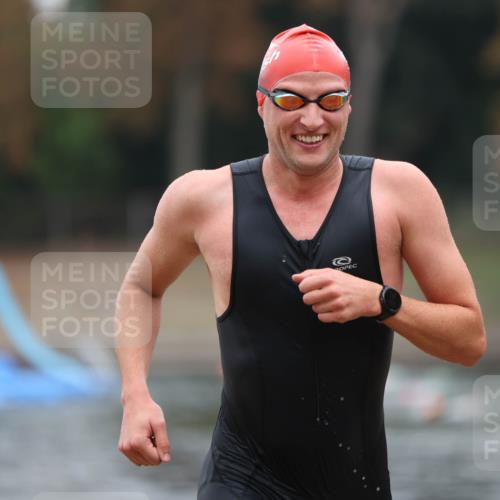 14.09.2025 - Stadtparktriathlon Michael Strokosch http://msf.ph/oto/8863463 14.09.2025 10:29:11 Schwimmen 735, 793 meine-sportfotos.de