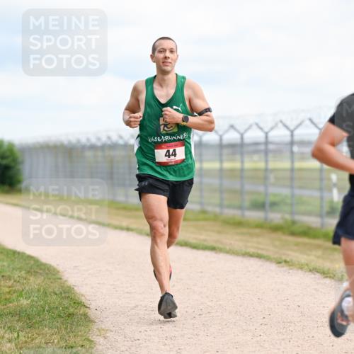 14.09.2025 - Airport Race Dr. Thomas Lammeyer http://msf.ph/oto/8863474 14.09.2025 12:03:07 Laufen 44, 4166 meine-sportfotos.de