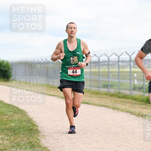 14.09.2025 - Airport Race Dr. Thomas Lammeyer http://msf.ph/oto/8863477 14.09.2025 12:03:07 Laufen 44, 4166 meine-sportfotos.de