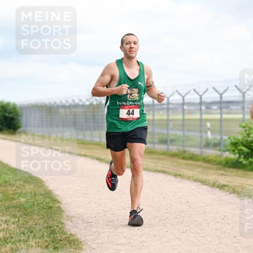 14.09.2025 - Airport Race Dr. Thomas Lammeyer http://msf.ph/oto/8863482 14.09.2025 12:03:07 Laufen 44, 4166 meine-sportfotos.de