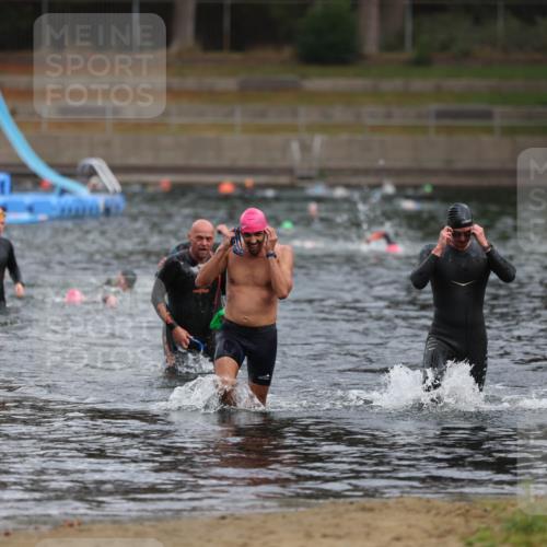 14.09.2025 - Stadtparktriathlon Michael Strokosch http://msf.ph/oto/8863489 14.09.2025 10:30:17 Schwimmen 761, 777 meine-sportfotos.de