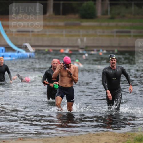 14.09.2025 - Stadtparktriathlon Michael Strokosch http://msf.ph/oto/8863496 14.09.2025 10:30:18 Schwimmen 761, 777, 798 meine-sportfotos.de