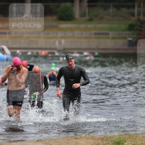 14.09.2025 - Stadtparktriathlon Michael Strokosch http://msf.ph/oto/8863499 14.09.2025 10:30:20 Schwimmen 761, 777, 798 meine-sportfotos.de