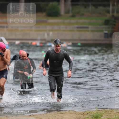 14.09.2025 - Stadtparktriathlon Michael Strokosch http://msf.ph/oto/8863501 14.09.2025 10:30:21 Schwimmen 761, 777, 798 meine-sportfotos.de
