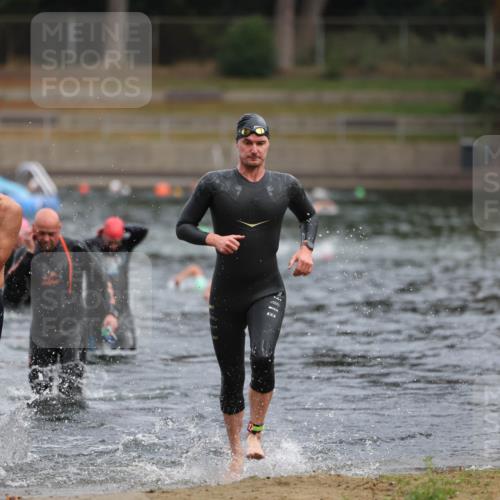 14.09.2025 - Stadtparktriathlon Michael Strokosch http://msf.ph/oto/8863506 14.09.2025 10:30:22 Schwimmen 752, 761, 777, 798 meine-sportfotos.de
