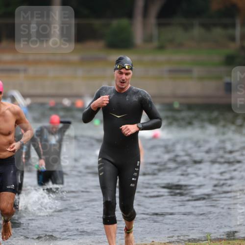 14.09.2025 - Stadtparktriathlon Michael Strokosch http://msf.ph/oto/8863510 14.09.2025 10:30:23 Schwimmen 752, 761, 777, 798 meine-sportfotos.de