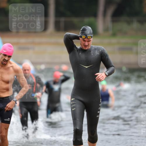 14.09.2025 - Stadtparktriathlon Michael Strokosch http://msf.ph/oto/8863517 14.09.2025 10:30:24 Schwimmen 752, 761, 777, 798 meine-sportfotos.de