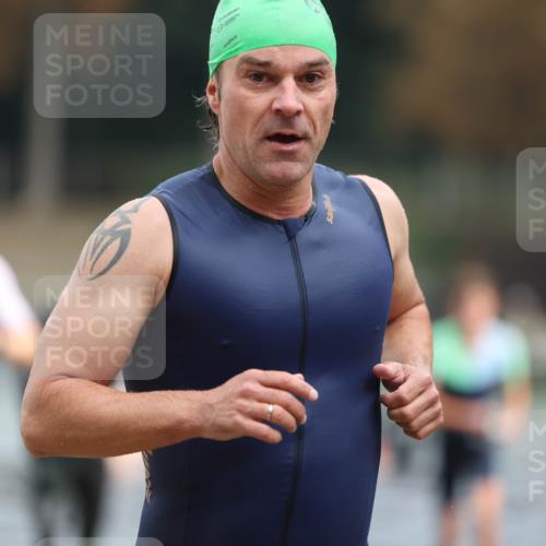 14.09.2025 - Stadtparktriathlon Michael Strokosch http://msf.ph/oto/8863566 14.09.2025 10:30:43 Schwimmen 727, 730, 743, 767, 770, 817 meine-sportfotos.de