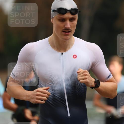 14.09.2025 - Stadtparktriathlon Michael Strokosch http://msf.ph/oto/8863572 14.09.2025 10:30:46 Schwimmen 730, 743, 767, 817 meine-sportfotos.de