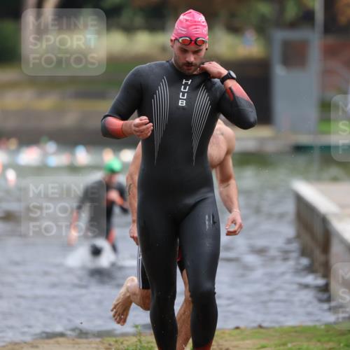 14.09.2025 - Stadtparktriathlon Michael Strokosch http://msf.ph/oto/8863593 14.09.2025 10:31:03 Schwimmen 766, 788, 813 meine-sportfotos.de