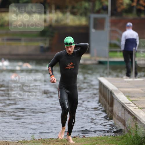 14.09.2025 - Stadtparktriathlon Michael Strokosch http://msf.ph/oto/8863597 14.09.2025 10:31:09 Schwimmen 813 meine-sportfotos.de