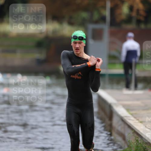 14.09.2025 - Stadtparktriathlon Michael Strokosch http://msf.ph/oto/8863601 14.09.2025 10:31:10 Schwimmen 813 meine-sportfotos.de