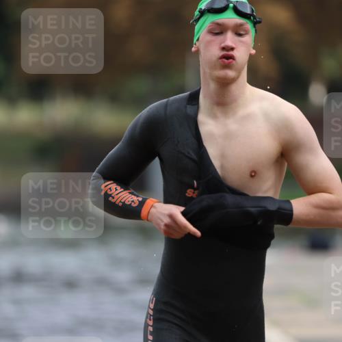 14.09.2025 - Stadtparktriathlon Michael Strokosch http://msf.ph/oto/8863607 14.09.2025 10:31:12 Schwimmen 813 meine-sportfotos.de