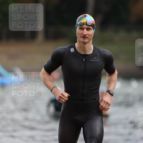 14.09.2025 - Stadtparktriathlon Michael Strokosch http://msf.ph/oto/8863614 14.09.2025 10:31:34 Schwimmen 764 meine-sportfotos.de
