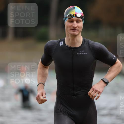 14.09.2025 - Stadtparktriathlon Michael Strokosch http://msf.ph/oto/8863617 14.09.2025 10:31:35 Schwimmen 764 meine-sportfotos.de