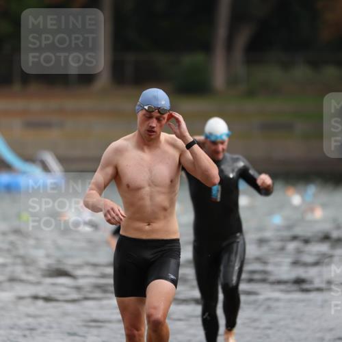14.09.2025 - Stadtparktriathlon Michael Strokosch http://msf.ph/oto/8863629 14.09.2025 10:31:46 Schwimmen 804, 811 meine-sportfotos.de