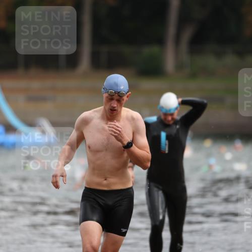 14.09.2025 - Stadtparktriathlon Michael Strokosch http://msf.ph/oto/8863630 14.09.2025 10:31:46 Schwimmen 804, 811 meine-sportfotos.de