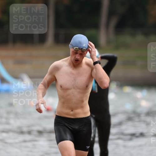 14.09.2025 - Stadtparktriathlon Michael Strokosch http://msf.ph/oto/8863634 14.09.2025 10:31:47 Schwimmen 737, 804, 811 meine-sportfotos.de