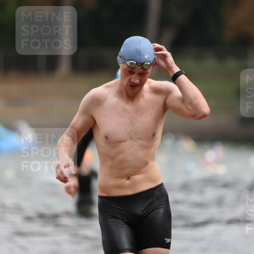 14.09.2025 - Stadtparktriathlon Michael Strokosch http://msf.ph/oto/8863637 14.09.2025 10:31:48 Schwimmen 737, 804, 811 meine-sportfotos.de