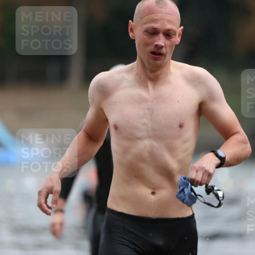 14.09.2025 - Stadtparktriathlon Michael Strokosch http://msf.ph/oto/8863638 14.09.2025 10:31:49 Schwimmen 737, 804, 811 meine-sportfotos.de