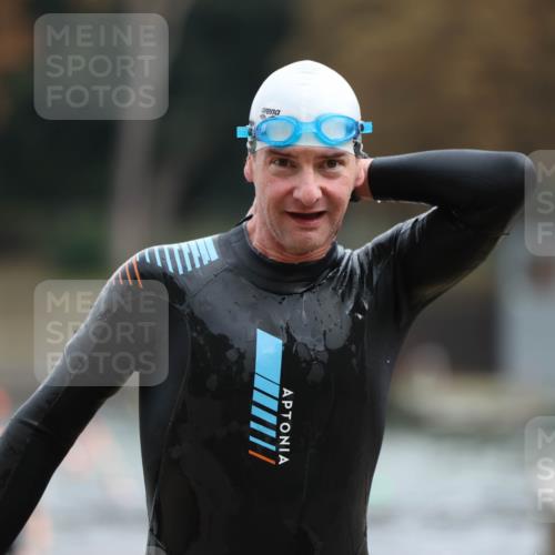 14.09.2025 - Stadtparktriathlon Michael Strokosch http://msf.ph/oto/8863641 14.09.2025 10:31:50 Schwimmen 737, 804, 811 meine-sportfotos.de