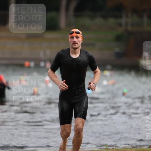 14.09.2025 - Stadtparktriathlon Michael Strokosch http://msf.ph/oto/8863652 14.09.2025 10:31:58 Schwimmen 737 meine-sportfotos.de