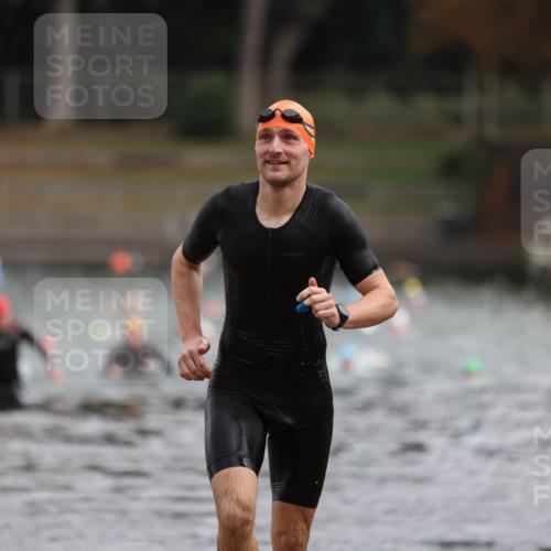 14.09.2025 - Stadtparktriathlon Michael Strokosch http://msf.ph/oto/8863658 14.09.2025 10:31:59 Schwimmen 737 meine-sportfotos.de