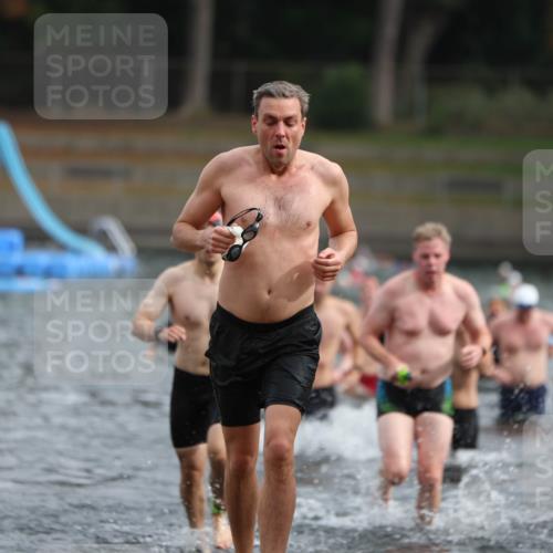 14.09.2025 - Stadtparktriathlon Michael Strokosch http://msf.ph/oto/8863717 14.09.2025 10:32:34 Schwimmen 740, 762, 781, 785, 801, 815 meine-sportfotos.de