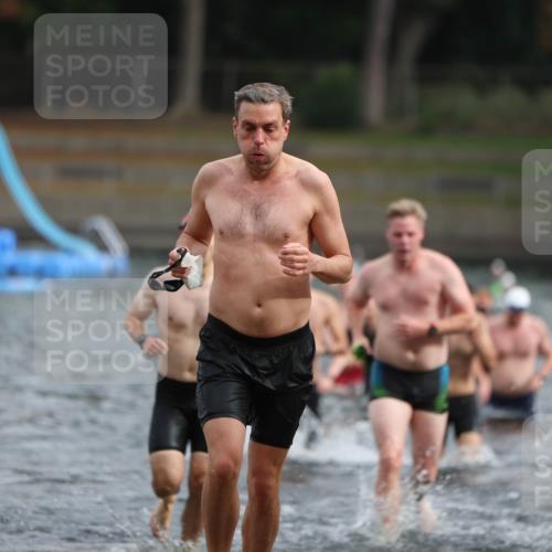 14.09.2025 - Stadtparktriathlon Michael Strokosch http://msf.ph/oto/8863718 14.09.2025 10:32:35 Schwimmen 723, 740, 762, 781, 785, 801, 815 meine-sportfotos.de