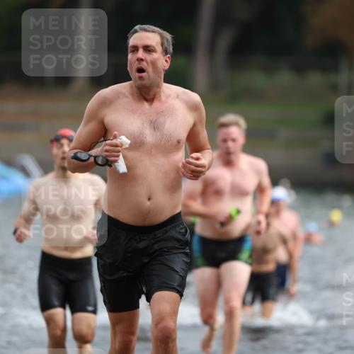 14.09.2025 - Stadtparktriathlon Michael Strokosch http://msf.ph/oto/8863724 14.09.2025 10:32:36 Schwimmen 723, 740, 762, 781, 801, 815, 816 meine-sportfotos.de
