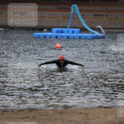 14.09.2025 - Stadtparktriathlon Michael Strokosch http://msf.ph/oto/8863743 14.09.2025 08:49:00 Schwimmen 315 meine-sportfotos.de