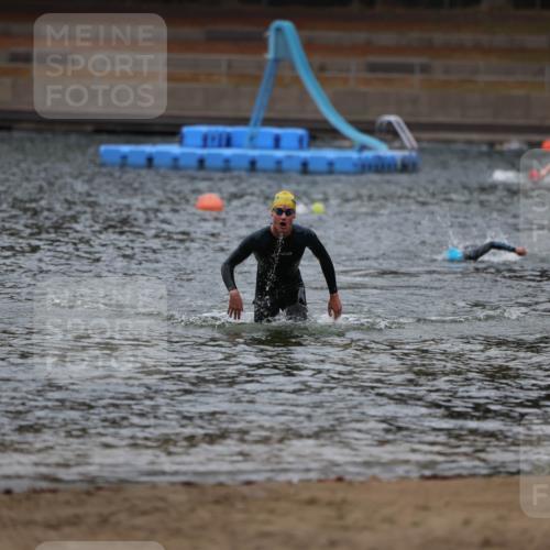 14.09.2025 - Stadtparktriathlon Michael Strokosch http://msf.ph/oto/8863791 14.09.2025 08:49:18 Schwimmen 310 meine-sportfotos.de