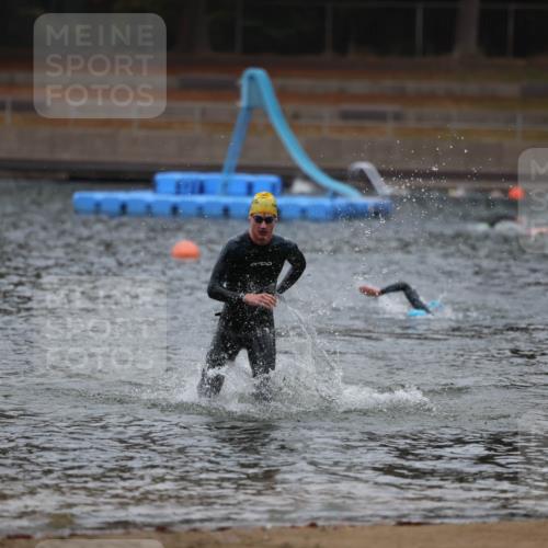 14.09.2025 - Stadtparktriathlon Michael Strokosch http://msf.ph/oto/8863803 14.09.2025 08:49:20 Schwimmen 310 meine-sportfotos.de