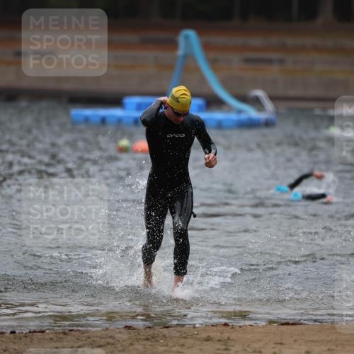 14.09.2025 - Stadtparktriathlon Michael Strokosch http://msf.ph/oto/8863819 14.09.2025 08:49:22 Schwimmen 310 meine-sportfotos.de