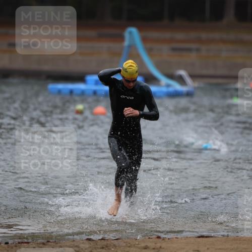 14.09.2025 - Stadtparktriathlon Michael Strokosch http://msf.ph/oto/8863821 14.09.2025 08:49:23 Schwimmen 310 meine-sportfotos.de