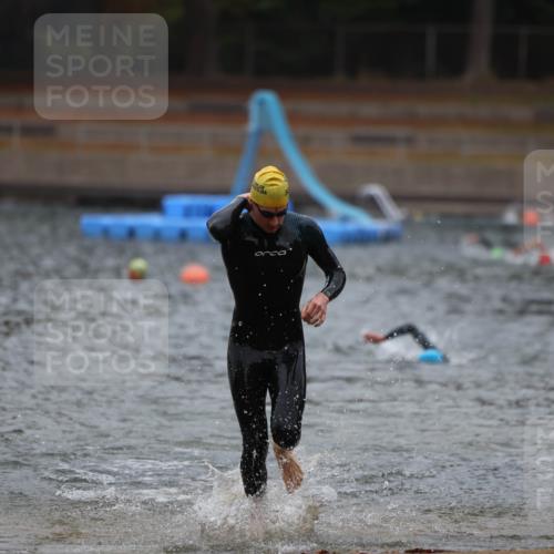 14.09.2025 - Stadtparktriathlon Michael Strokosch http://msf.ph/oto/8863822 14.09.2025 08:49:23 Schwimmen 310 meine-sportfotos.de
