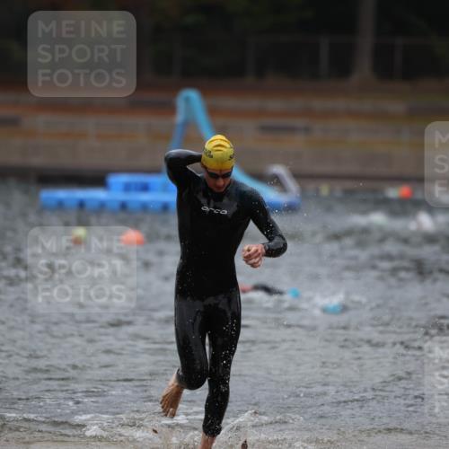 14.09.2025 - Stadtparktriathlon Michael Strokosch http://msf.ph/oto/8863824 14.09.2025 08:49:23 Schwimmen 310 meine-sportfotos.de