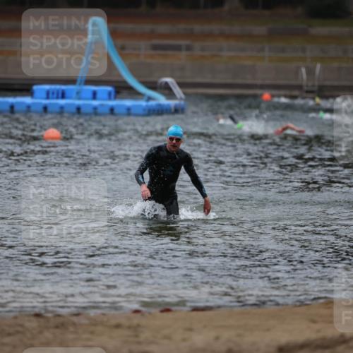 14.09.2025 - Stadtparktriathlon Michael Strokosch http://msf.ph/oto/8863849 14.09.2025 08:49:30 Schwimmen 307, 310, 334 meine-sportfotos.de