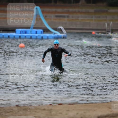 14.09.2025 - Stadtparktriathlon Michael Strokosch http://msf.ph/oto/8863850 14.09.2025 08:49:31 Schwimmen 307, 334 meine-sportfotos.de