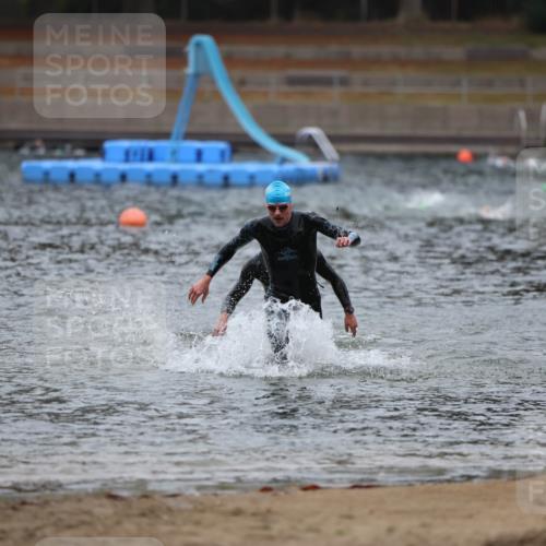 14.09.2025 - Stadtparktriathlon Michael Strokosch http://msf.ph/oto/8863855 14.09.2025 08:49:31 Schwimmen 307, 334 meine-sportfotos.de