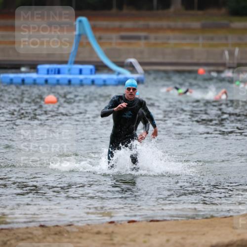 14.09.2025 - Stadtparktriathlon Michael Strokosch http://msf.ph/oto/8863858 14.09.2025 08:49:32 Schwimmen 307, 334 meine-sportfotos.de