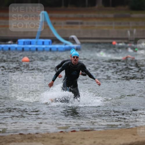 14.09.2025 - Stadtparktriathlon Michael Strokosch http://msf.ph/oto/8863860 14.09.2025 08:49:32 Schwimmen 307, 334 meine-sportfotos.de