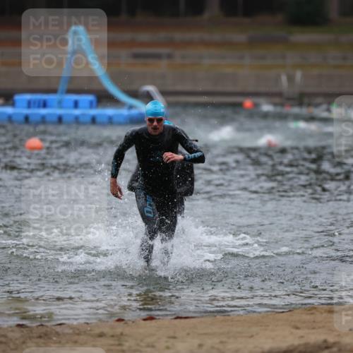 14.09.2025 - Stadtparktriathlon Michael Strokosch http://msf.ph/oto/8863866 14.09.2025 08:49:33 Schwimmen 307, 334 meine-sportfotos.de